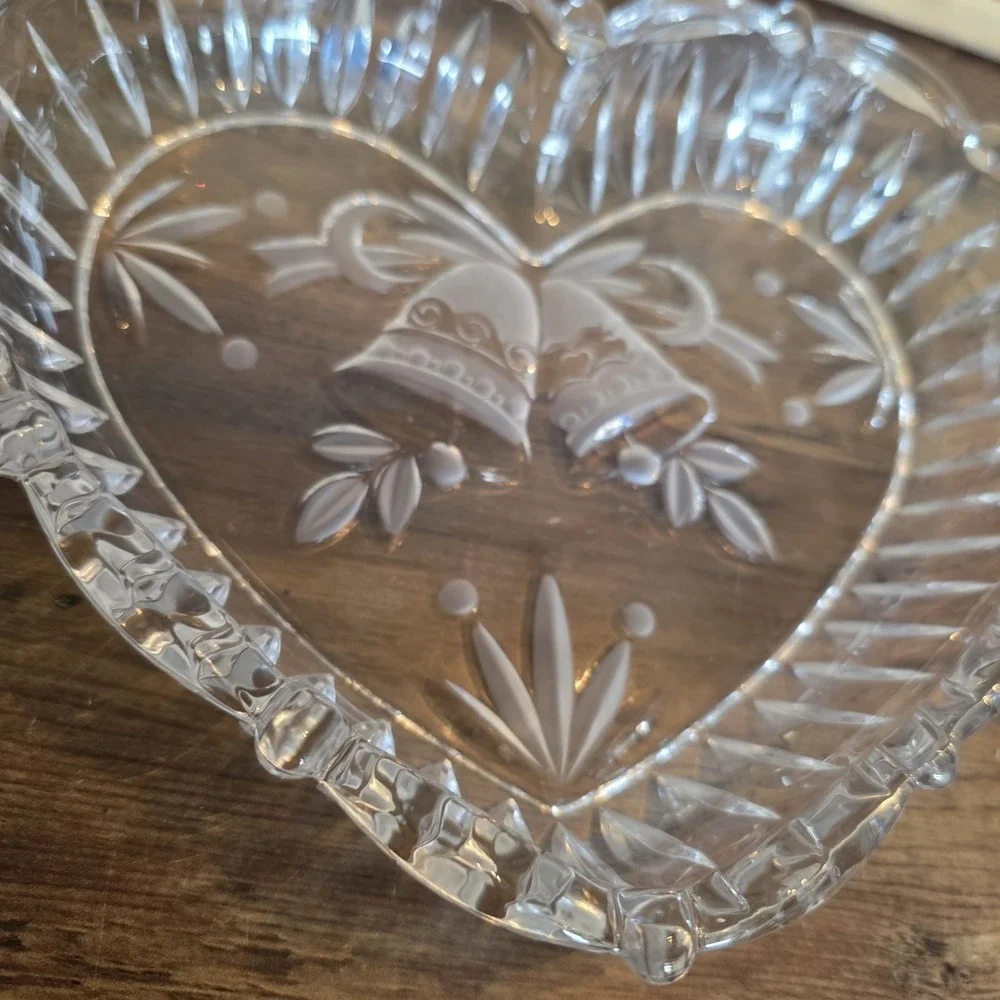 Mikasa HEART Frosted‎ Bell TRAY Holiday Classic Bowl Cookie Candy Ribbed 9
